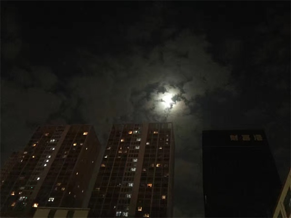 企業(yè)宣傳片紅瓜子在制作，作為導(dǎo)演的你怎樣創(chuàng)作